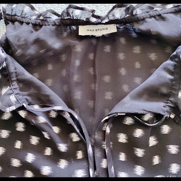 Max Studio Sleeveless Fully Lined Blouse - Picture 7 of 10